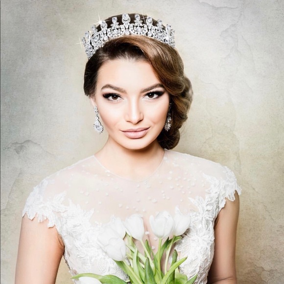 ✨BLING BLING✨ Wedding Crown - Picture 6 of 6